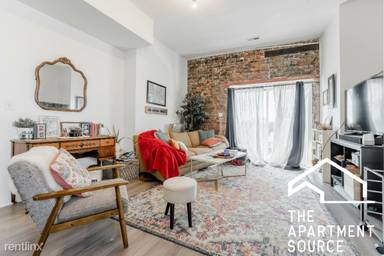 Main picture of 2022 S Throop St