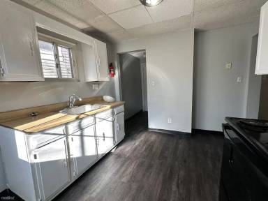 Main picture of 214 Capital Ave
