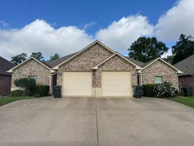 Main picture of Shadow Oak Apartments