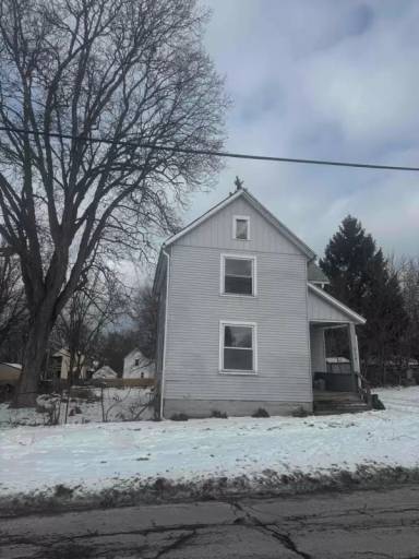Main picture of 219 E 33rd St