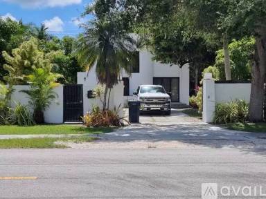 Main picture of 12033 SW 82nd Ave