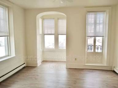 Main picture of 6 W Chestnut St