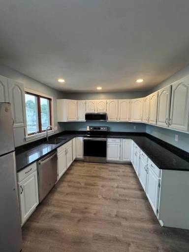 Main picture of 702 Chicopee St
