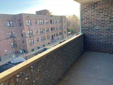 Main picture of 131 Dutton St