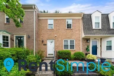 Main picture of 9879 Lakepointe Dr