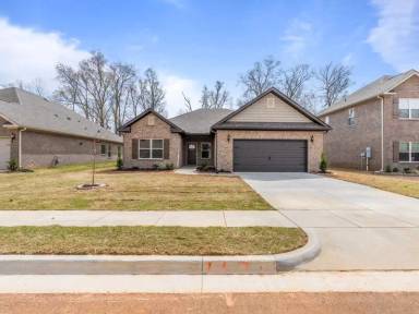 Main picture of 210 Saddle St