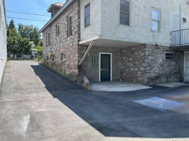 Main picture of 611 S Mount Shasta Blvd