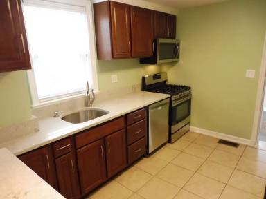 Main picture of 341 Howard Ave