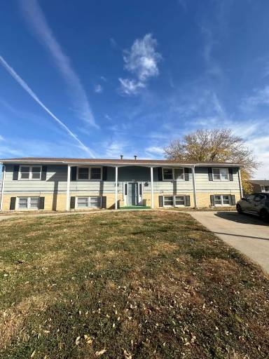 Main picture of 900 N 10th St