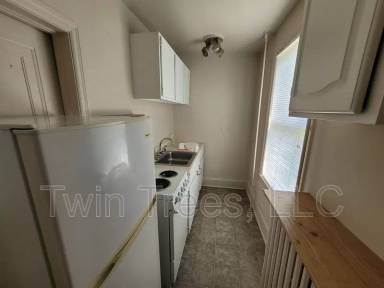 Main picture of 5961 King St