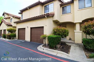 Main picture of 78 Washington Square Dr