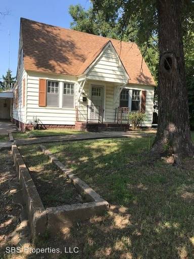 Main picture of 4721 E 5th St