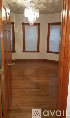 Main picture of 374 Bowdoin St