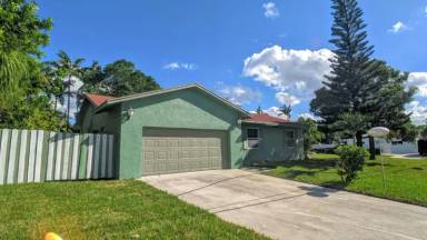 Main picture of 2888 S Seacrest Blvd