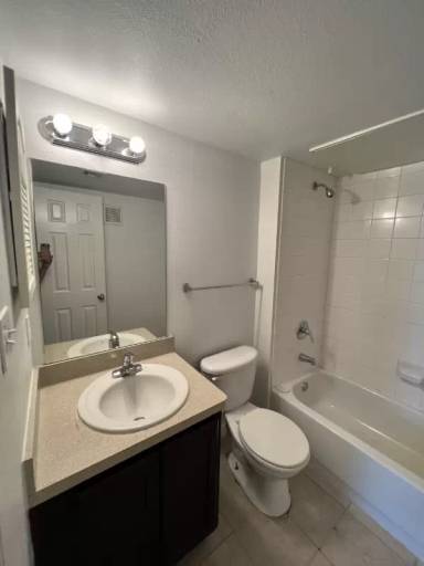 Main picture of 9817 Walnut St