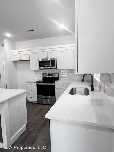 Main picture of 993 Meadow Farm Rd