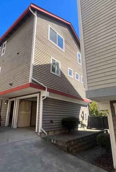 Main picture of 4015 7th Ave NE