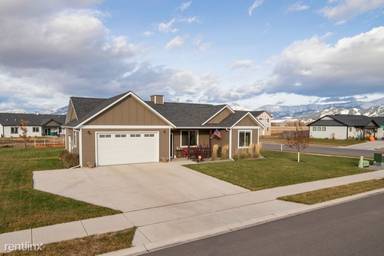 Main picture of 1414 Powers Blvd