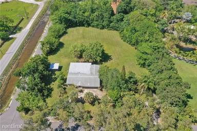 Main picture of 5550 SW 130th Ave