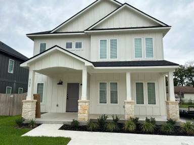 Main picture of 111 Sterling St