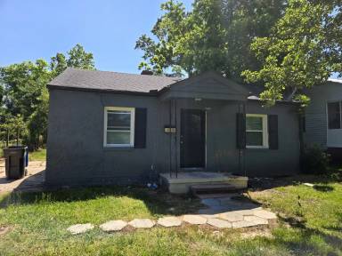 Main picture of 2056 Edgar St
