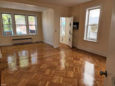 Main picture of 1523 W 8th St