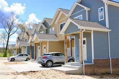 Main picture of 8 Honey Locust Ln