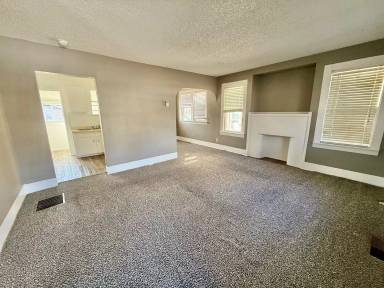 Main picture of 617 E 5th St