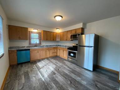 Main picture of 1335 S 111th St