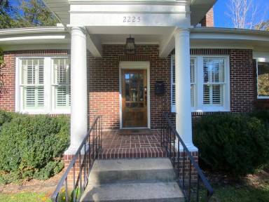 Main picture of 2225 Blossom St