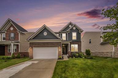 Main picture of 882 Groveland Cir