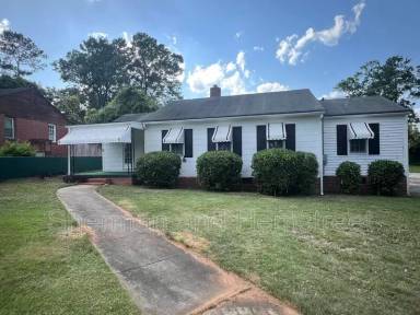 Main picture of 916 Bluebird Rd