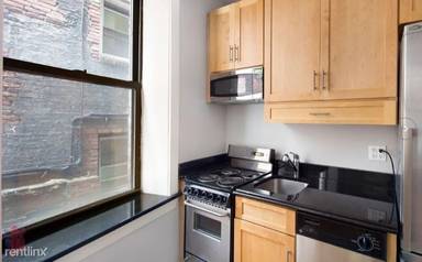 Main picture of 326 E 35th St