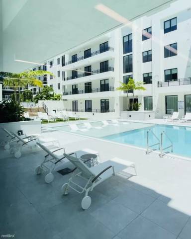 Main picture of 370 E Dania Beach Blvd