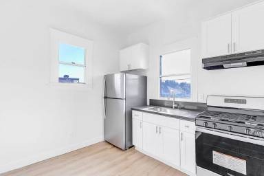 Main picture of 1618 E Vernon Ave
