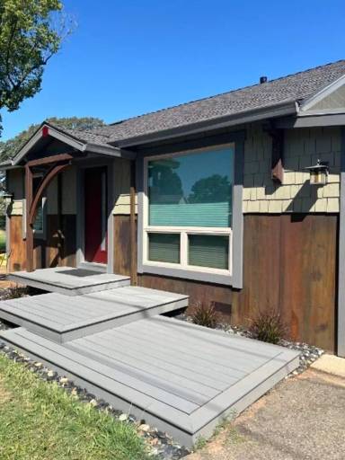Main picture of 1695 Lilac Ln
