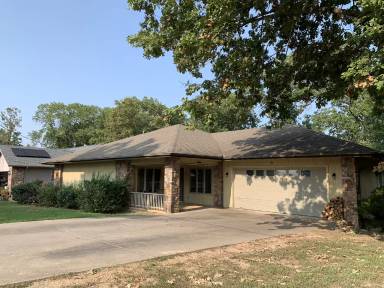 Main picture of 5 Kensington Dr