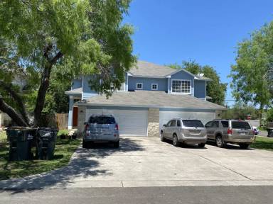 Main picture of 102 Cedargrove