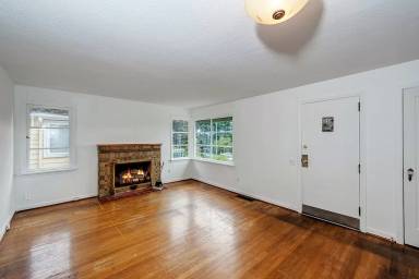 Main picture of 10546 Interlake Ave N