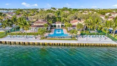 Main picture of 1045 Lake Shore Dr