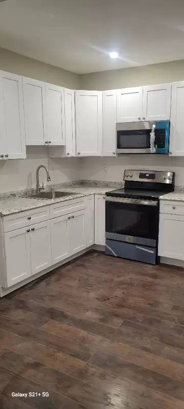 Main picture of 5749 N 7th St
