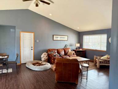 Main picture of 260 W River Rock Rd