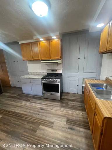 Main picture of 104 S 16th St