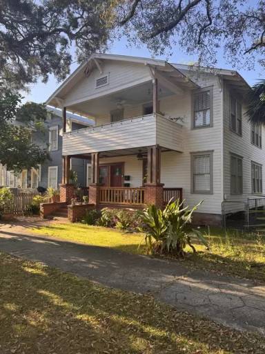 Main picture of 430 E 2nd St