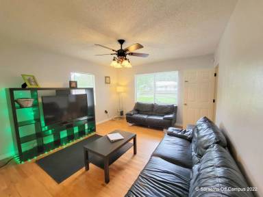 Main picture of 1067 41st St