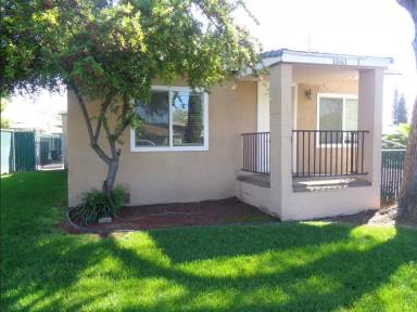 Main picture of 1061 N White St