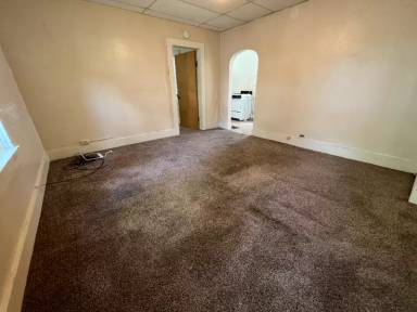 Main picture of 309 E Chapin St