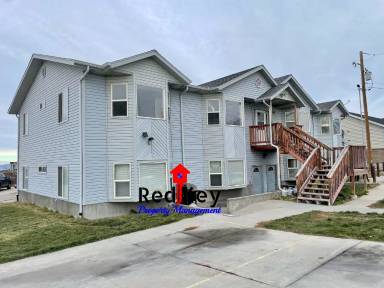 Main picture of 738 McKellar St