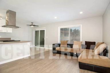 Main picture of 9504 Carroll Canyon Rd