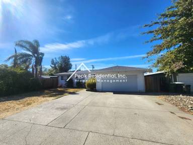 Main picture of 4981 Hemlock St